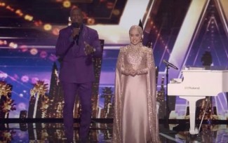 Putri Ariani Tampil Bak Diva di AGT 2023, Kenakan Gaun Sequin dan Hijab Turban