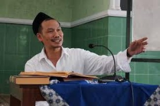 Gus Baha Tak Mau di Podium Saat Mengisi Pengajian, Ini Alasannya
