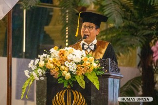 Menteri Desa Abdul Halim Iskandar Raih Gelar Profesor Kehormatan dari UNESA