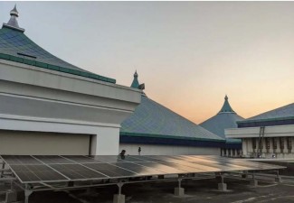 Dukung Energi Ramah Lingkungan, Masjid Al Akbar Surabaya Manfaatkan Listrik Tenaga Surya