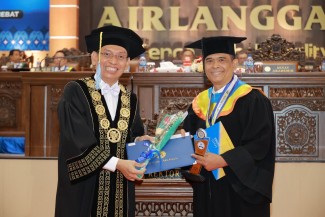 Kombes Pol Arnapi Jadi Wisudawan Terbaik S-3 Fisip Unair dengan IPK 3,97