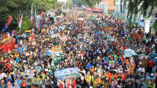 Jutaan Peserta Jalan Santai, Jihad Santri Jayakan Negeri