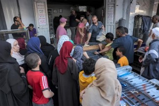 Kelaparan Jadi Senjata Perang: Gaza Berada di Antara Rahang Bom dan Garis Roti