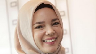 Dewi Sandra Ajak Muslim Bersatu dan Terus Percaya pada Rencana Allah SWT untuk Palestina