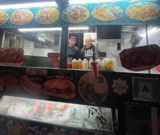 Usai Dihina Eks Penasihat Obama, Gerobak Makanan Halal New York Dipenuhi Antrean Pembeli