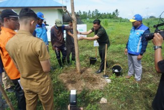 PT SMI dan LMI Tanam Ribuan Pohon di Ruas Tol Manado-Bitung