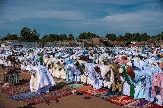 Efek Gerakan Shalat Bagi Kesehatan: Obati Nyeri Punggung dan Relaksasi