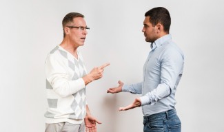 Adab Mengkritik dalam Islam, Harus Ahli dan tidak Boleh Menghina