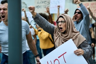 Demonstrasi Tolak Penistaan Al-Quran di Belanda Berujung Bentrok antara Polisi dengan Massa
