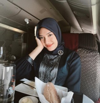 Potret Cantik Anissa Aziza Berhijab Syari Selama di Madinah Al Munawwarah