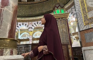 Tangis Meisya Siregar Pecah Saat Berdoa di Masjid Al Aqsa saat Malam Nisfu Syaban