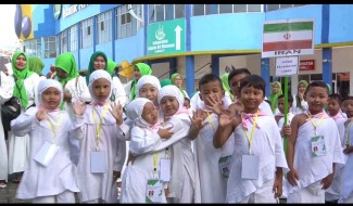Ribuan Anak Ikuti Manasik Haji Massal di Wisata Bahari Lamongan