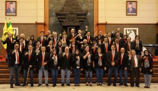 D’Professor, Band dengan Personel 41 Guru Besar Unair Raih Rekor Muri