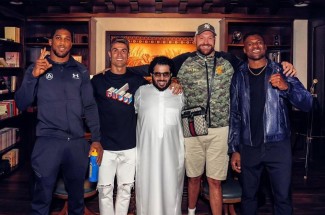 Ronaldo Kepergok Foto Bareng Petinju Superstar, Bakal Ada Proyek Baru?