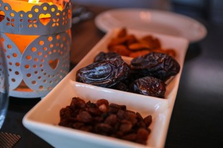 6 Makanan dan Minuman Tepat untuk Berbuka Puasa Tanpa Ganggu Pencernaan