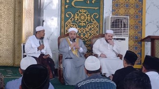 Ulama Suriah Syeikh Umar bin Muh Rojab Apresiasi Spiritualitas dan Kebersihan Masjid Al-Akbar