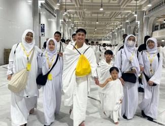 4 Keluarga Artis Pilih Rayakan Idulfitri 1445 H di Tanah Suci Mekkah