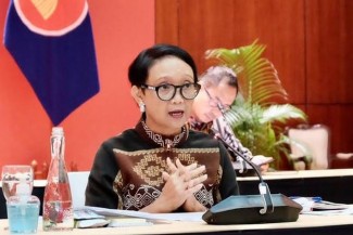 Bu Menlu Selalu Tahajud dan Puasa Senen-Kamis