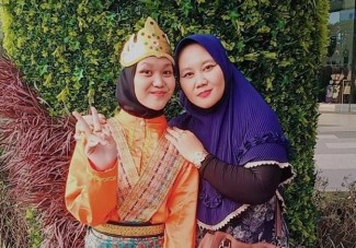Cerita Inspiratif Orang Tua Peserta Termuda Jalur SNBP 2024 Unesa
