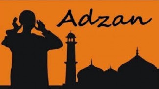 Bolehkah Ubah Seruan Adzan dengan Lafal Shallu Fi Rihalikum?