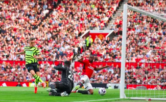 Leandro Trossard Bawa Unggul Arsenal 0-1 atas Manchester United di Babak Pertama