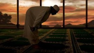 Tidak Menggerakkan Bibir Saat Shalat, Sah atau Tidak?