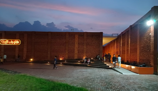 Mampir di Rest Area 260B, Bisa Sholat di Masjid “Angker” dan Ngopi dengan Cangkir Antik