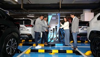 Toyota Perluas Jaringan Pengisian Daya Kendaraan Listrik di Indonesia