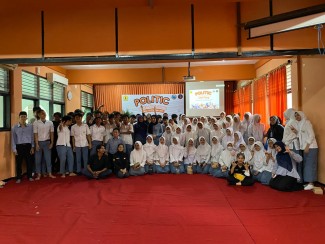 Berdayakan Pemilih Pemula di SMA Tamiriyah, Dosen FISIP UWKS Ajak Tangkal Hoaks