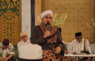 Lora Ismail Al-Kholili Kritik Cara Berpikir GenZI: Kalau Gak Viral Gak Eksis
