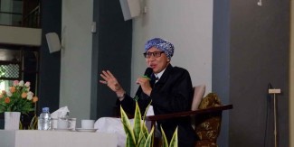 Dilema Muslim Modern: Utang atau Sedekah? Ini Kata Buya Yahya