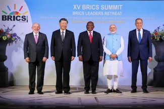 Dampak de-Dolarisasi, 159 Negara Ikut Adopsi Sistem Pembayaran BRICS