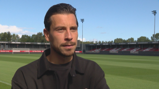 Gila! Thom Haye Bawa Tsunami Follower Indonesia ke Almere City