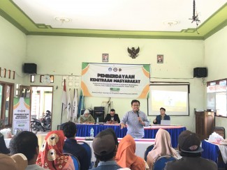 Tim FEB Unair Dampingi Perajin Gerabah Mojokerto Bisa Ekspor