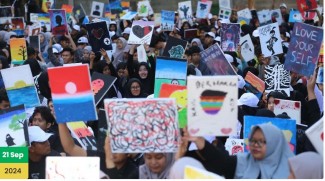 Ribuan Mahasiswa Baru UM Surabaya Ekspresikan Kesehatan Mental Lewat “Brainpression”