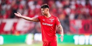 Mees Hilgers Gemilang, Calon Bek Timnas Indonesia Buat Man United Gigit Jari di Old Trafford