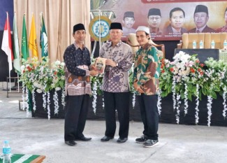Buku “Sang Mujadid dari Paciran”, Kupas Sosok Ridlwan Syarqawi yang Kawinkan Nilai Keislaman dan Modernitas