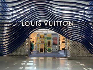 Pasar Barang Mewah Terancam Resesi, Termasuk Pendapatan LVMH Turun Drastis