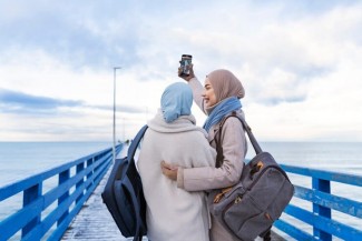 Outfit Hijab Agar Liburan Tampil Stylish