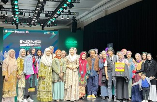 Chiki Fawzi Gandeng Keluarga Jadi Muse di Fashion Show, Soraya Haque: Ini Support untuk Anak Kami