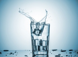 Jangan Minum Air Dingin saat Kepanasan, Ini Penjelasannya