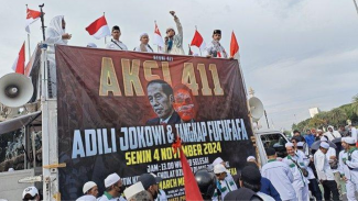 Tuntut Penangkapan Fufufafa, Ribuan Massa Kepung Istana