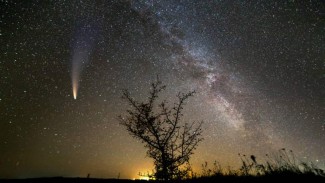 Jangan Lewatkan! Hujan Meteor Spektakuler Hiasi Langit Indonesia Malam Ini