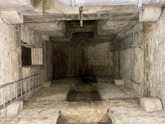 Ditemukan Pintu Misterius di Balik Lemari Perpustakaan Nasional Skotlandia, Isinya Bikin Takut dan Takjub