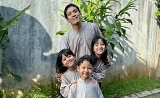 Desta Kena Semprot Sang Anak Gegara Dekat-Dekat Perempuan Bukan Muhrim