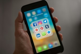 Berapa Usia Minimal Anak Main Medsos? Ini Penjelasan Psikolog