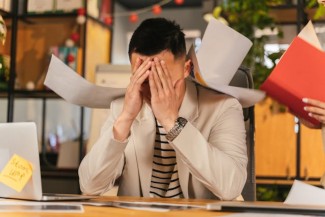 Dosen Psikologi UNAIR Ungkap Pemicu Stres Akhir Tahun dan Cara Atasinya