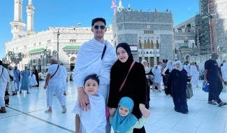 7 Keluarga Artis Bertolak ke Tanah Suci Jelang 2025, Umrah Sekaligus Liburan Akhir Tahun
