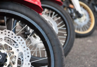 Bener Nggak Sih Sepeda Motor yang Pakai Pelek Jari-Jari Lebih Irit BBM?