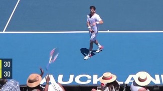 Gara Gara Kalah, Cameron Norrie, Bintang Tenis Inggris Ngamuk Lempar Raket ke Penonton